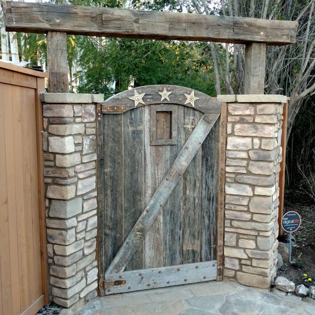 custom-western-reclaimed-wood-gate